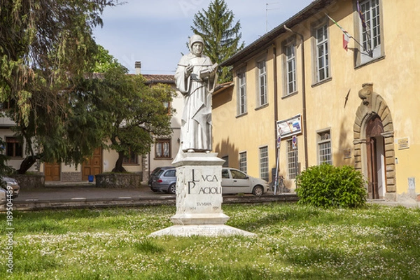 Fototapeta Pomnik Luca Pacioli. Sansepolcro. Włochy.