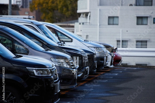 Obraz 冬の朝の住宅地の駐車場の車の様子