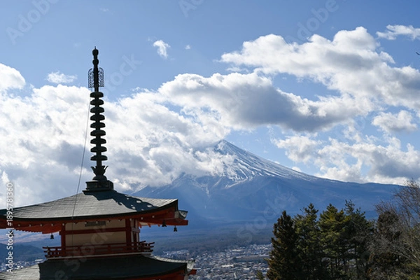Obraz 新倉山五重塔と雪化粧する富士山