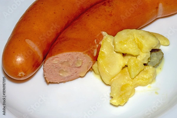 Obraz Heiße Käseknacker mit Kartoffelsalat