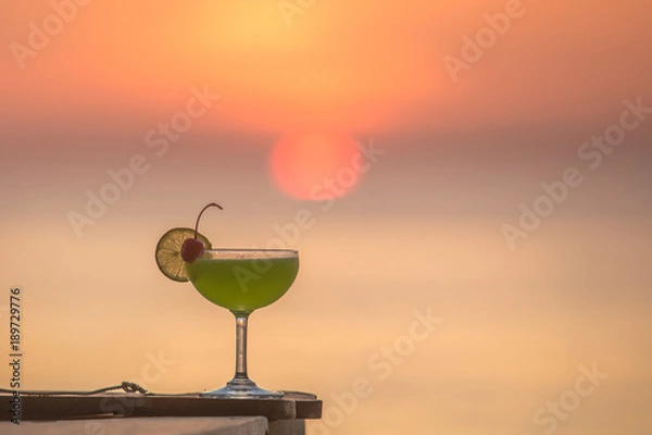 Obraz cocktail and sun set 