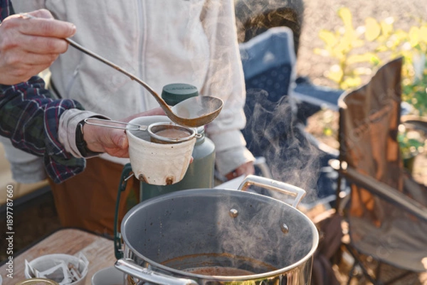 Obraz チャイを注いでいるところ