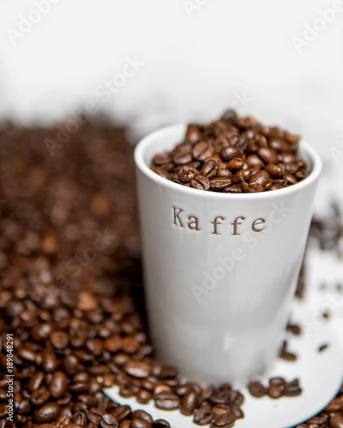 Fototapeta Coffee cup with roasted beans