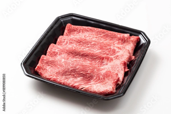 Fototapeta 白背景にすき焼き用の牛肩ロース肉