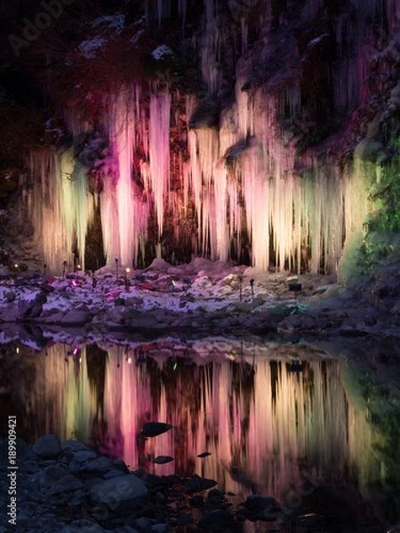 Fototapeta ライトアップされた三十槌の氷柱