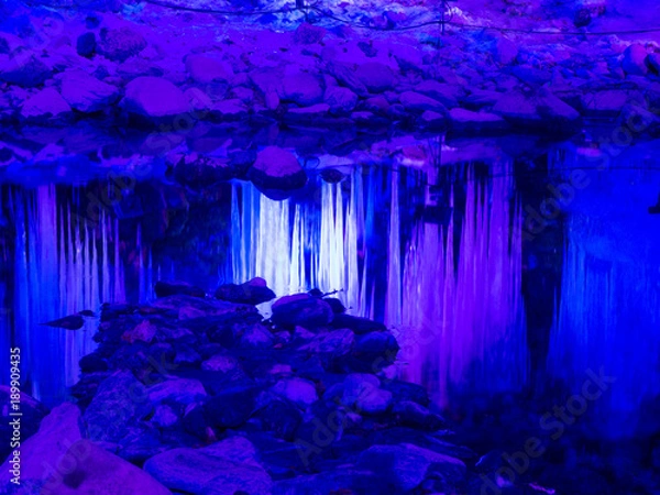 Fototapeta ライトアップされた三十槌の氷柱