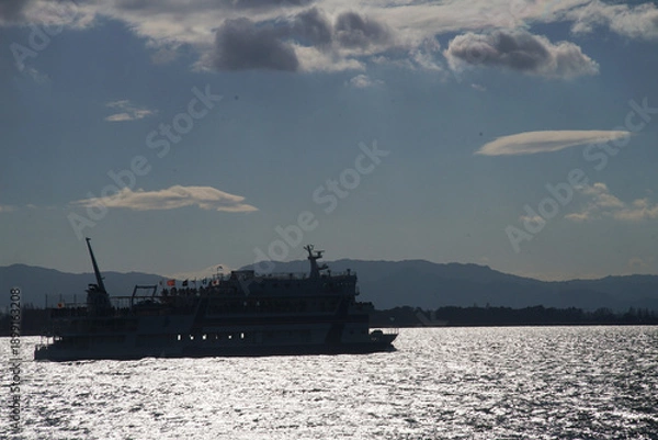 Obraz 琵琶湖を行く観光船