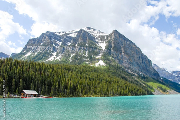 Fototapeta 春のカナディアン・ロッキー　バンフ国立公園　レイク・ルイーズ（カナダ）