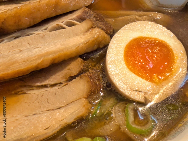 Obraz 湯気がたつ熱々の美味しそうなチャーシュー麺