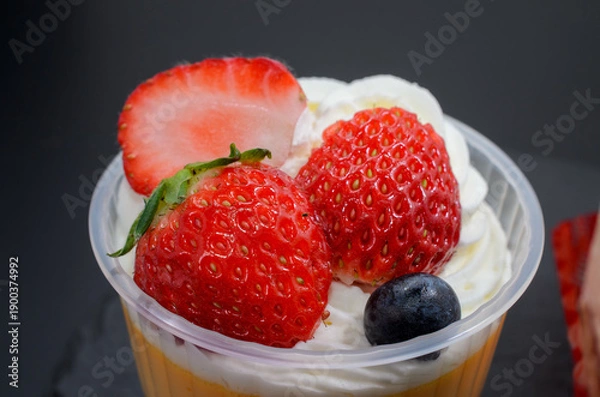 Obraz ちょっと贅沢なイチゴプリン