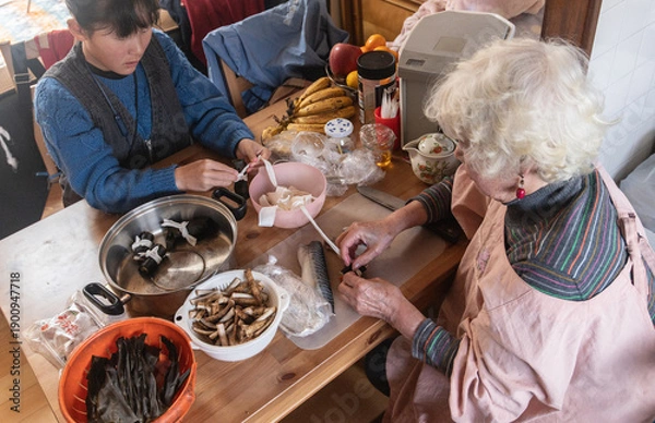 Obraz 料理準備する孫娘