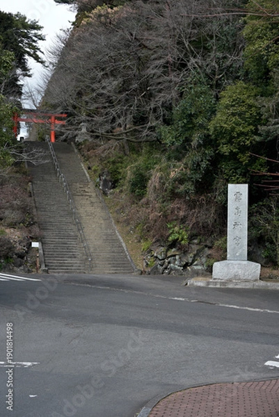 Obraz 霧島神宮の階段のある鳥居