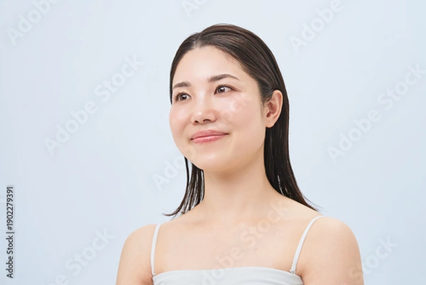 Obraz キャミソール姿の若い女性