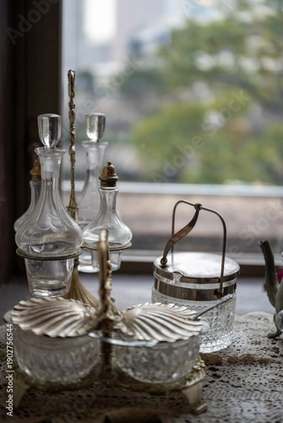 Obraz ガラスのアンティークな小物たち