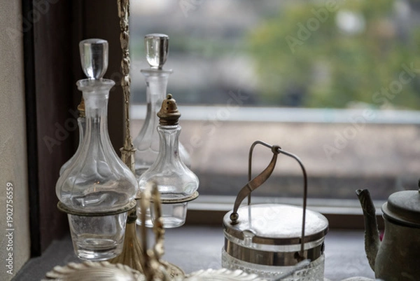 Obraz ガラスのアンティークな小物たち