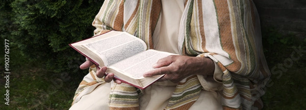 Obraz Old man reading the book