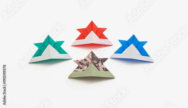 Obraz 折り紙で折った日本のカラフルで可愛い兜