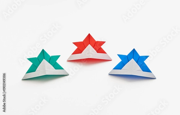 Obraz 折り紙で折った日本のカラフルで可愛い兜