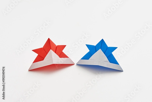 Obraz 折り紙で折った日本のカラフルで可愛い兜