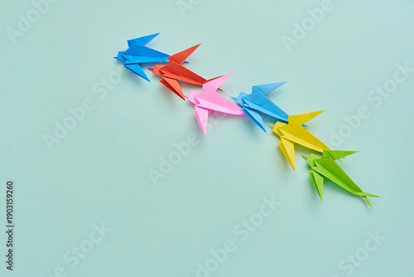 Obraz 折り紙で折ったカラフルな燕