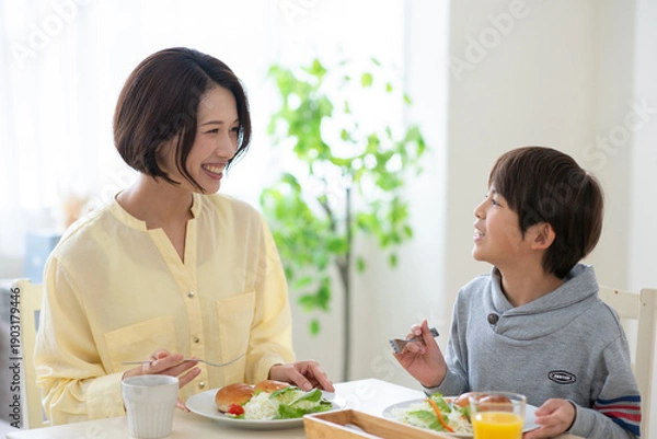 Obraz 朝食を食べる親子