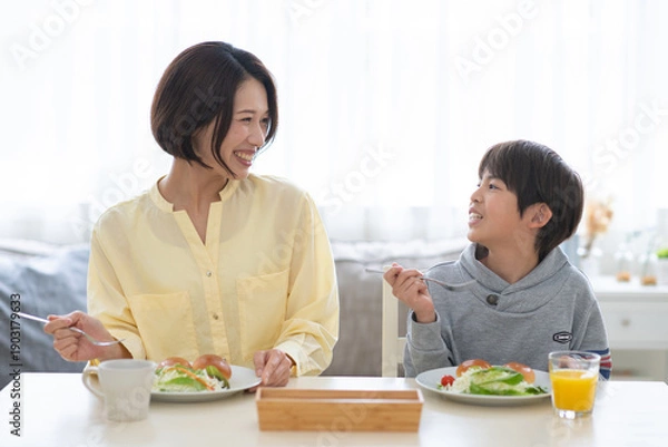Obraz 朝食を食べる親子