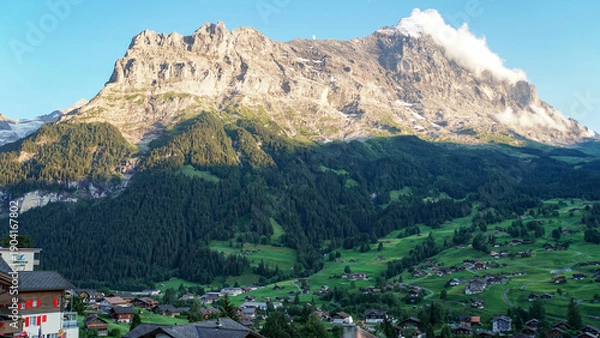 Obraz スイスのグリンデルワルトから見上げる夕日に照らされたアイガーの北壁