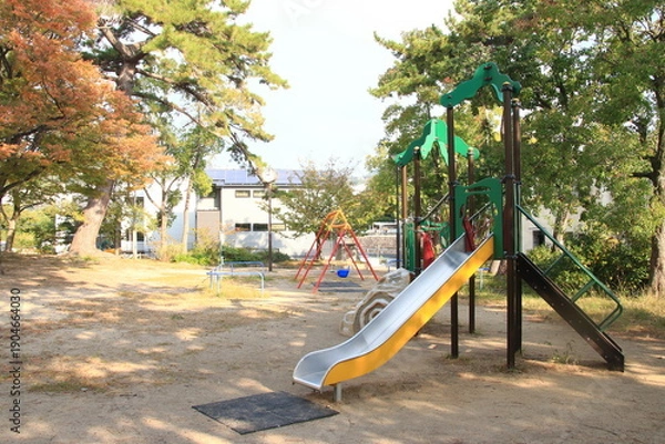 Obraz 日本の住宅街にある公園の風景：兵庫県西宮市松風公園(横長)