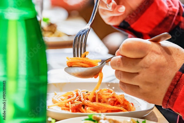 Obraz パスタを食べる食事風景