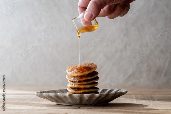 Obraz ホットケーキにはちみつを垂らす