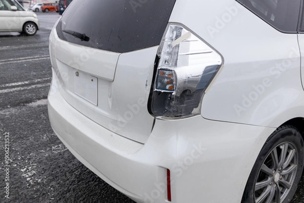 Fototapeta 破損した自動車のテールランプ