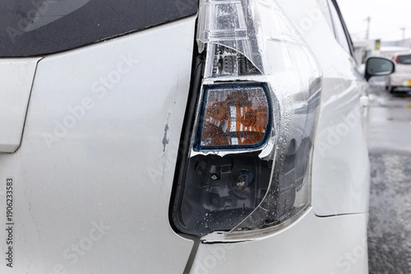 Obraz 破損した自動車のテールランプ