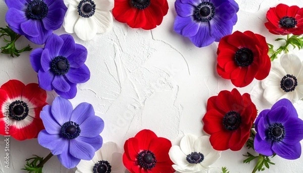 Obraz マットな白の漆喰壁を背景に、アネモネの花をフレーム状に配置した広告向け背景素材です。
赤・紫・青・白の花弁と黒い中心部が強いコントラストを生み、視線を引きつけます。
中央はコピーやロゴ配置に最適な広いネガティブスペースを確保しています。
ビューティー、ファッション、エディトリアル、季節キャンペーンに適した汎用ビジュアルです。