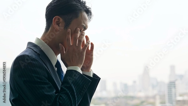 Obraz 経営者、社長、管理職、悩む、考える、ストレス、頭痛、困る、問題、トラブル、課題、ビジネスマン、男性、悩み、落ち込む、挫折、失敗、不安、心配、偏頭痛、都市、社会、企業、怖い、日本人、ミドルエイジ、中高年、中年、エグゼクティブ、リーダー、上司、不満、ノイローゼ、メンタルヘルス、うつ病、がっかり、残念、緊張、プレッシャー、後悔、疲労、過労、頭を抱える、コピースペース、中小企業、倒産、経営難、ミス、人物