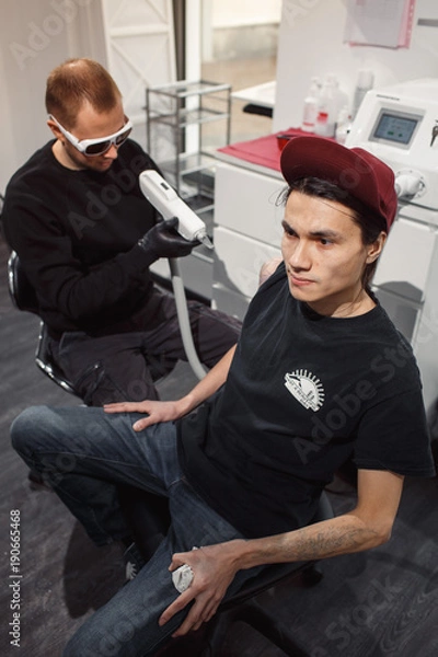 Obraz laser tattoo removal from arm