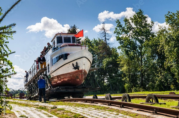 Fototapeta Rejs statkiem po Kanale Oberlandskim koło Elbląga; Mazury; Polska