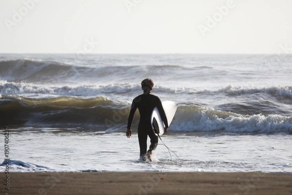 Obraz 早朝のサーファー
