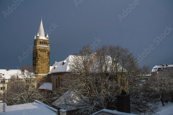 Obraz Kirche im Winter vor stahlblauem Himmel mit Schnee 2