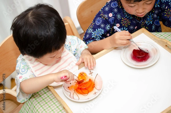 Obraz ゼリーを食べる子供