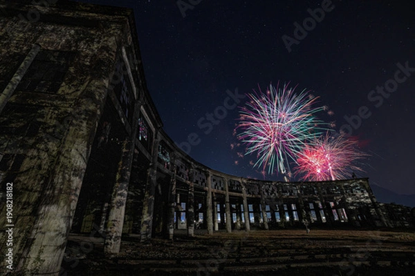 Fototapeta 豊後森機関庫と童話の里夏まつりの花火大会