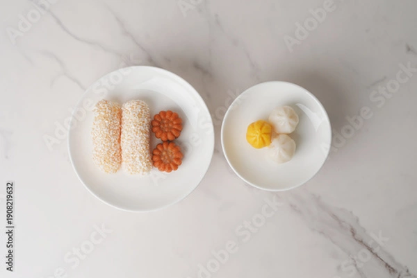 Fototapeta 한국 명절 전통 간식, 한과, 유과, 송편 디저트