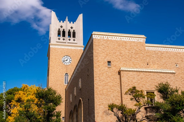 Obraz 東京都新宿区 秋晴れの早稲田大学・大隈記念講堂