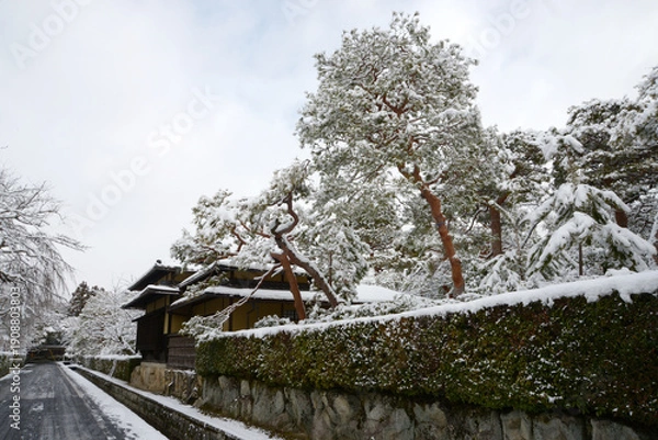Fototapeta 雪の南禅寺界隈　野村美術館　京都市左京区南禅寺下河原町
