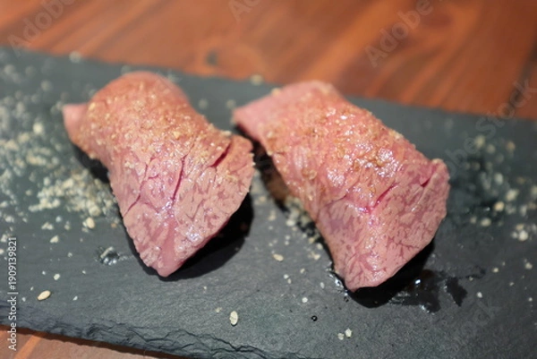 Obraz 和牛炙り寿司（肉寿司）