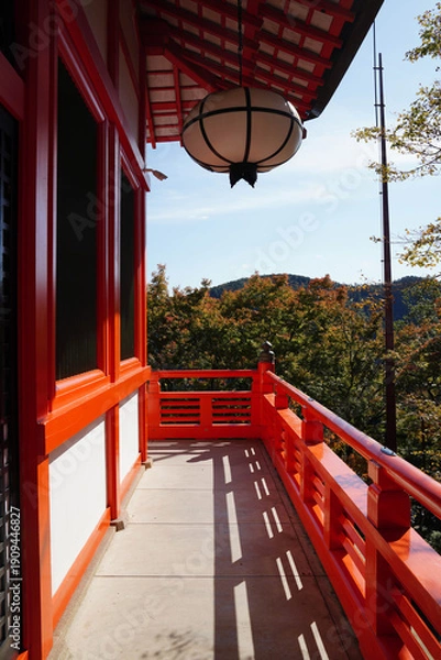 Obraz 楓の紅葉が美しい鞍馬寺境内の風景