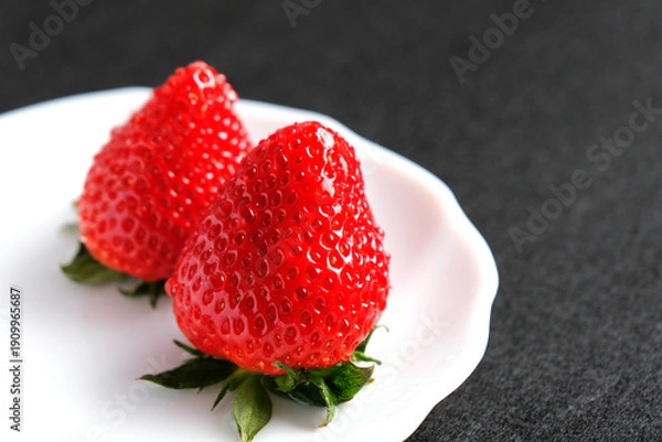 Obraz 採れたての赤くて甘いイチゴ