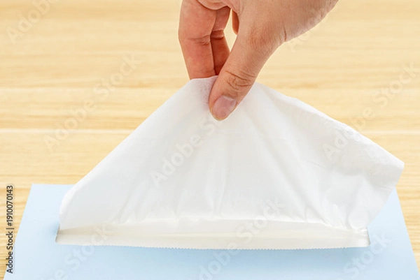 Obraz 	ティッシュを摘まむ女性の右手