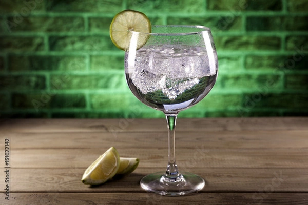 Obraz Gin tonic and lime on green bricks