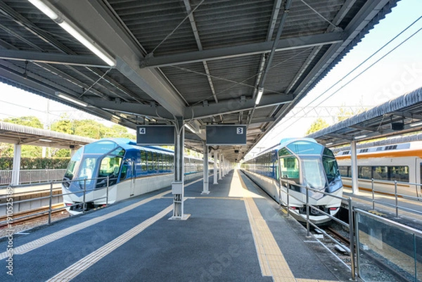 Obraz 観光列車が並ぶ賢島駅のプラットホーム