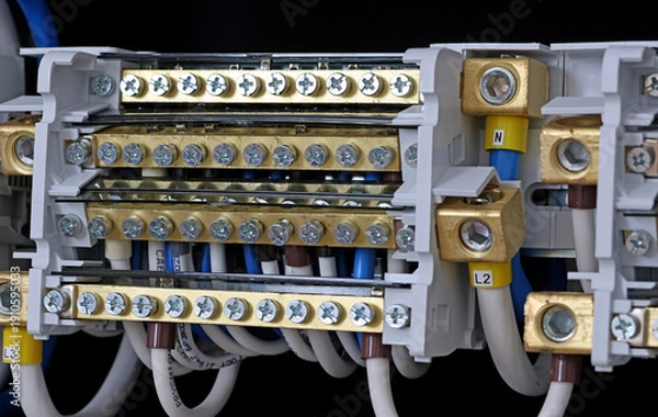 Obraz Connecting the electrical module using copper electrical insulated wires. 